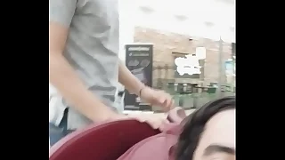 Hombre maduron se coge sill&oacute;n vibrador